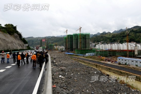 从望谟到册亨 一条高速连起的两县"小康路"