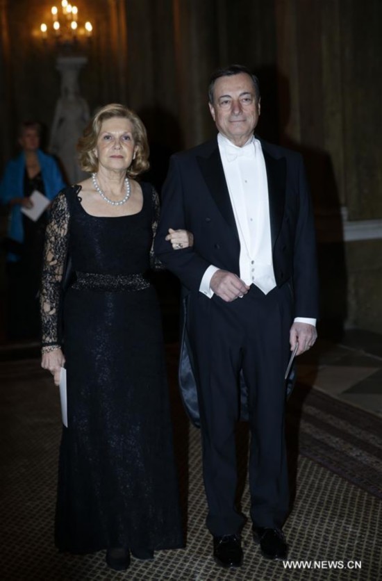 European Central Bank president Mario Draghi (R) attends the royal banquet for Nobel laureates at Royal Palace in Stockholm, Sweden, Dec. 11, 2015. 