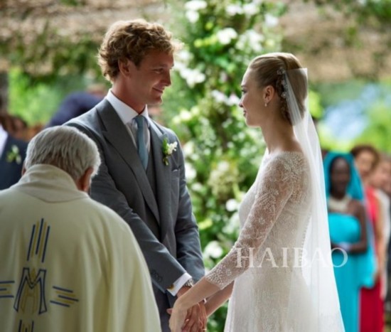 ǭl֮JPdԩ_ (Pierre Casiraghi) PWDBeatrice BorromeojB