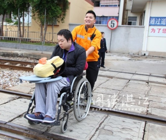 轮椅转运病人口述_轮椅平车转运病人图片(3)