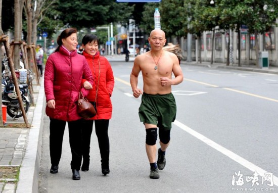 超级寒潮来袭 福州菜农菜贩的冰点生活(组图