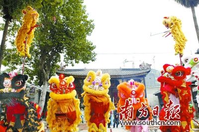 逛花市看飘色 广东的猴年猴有年味(组图)