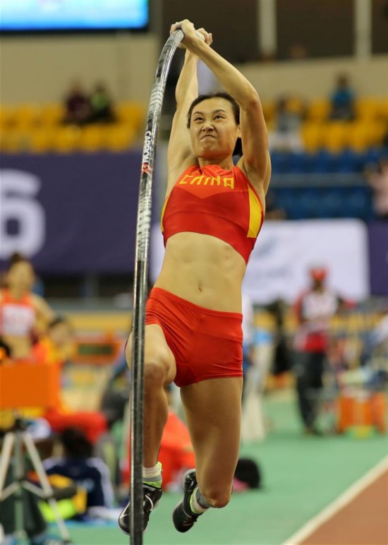 李玲刷新女子撑杆跳高亚洲纪录