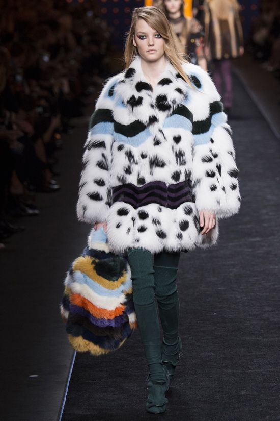 那个穿著貂的搞怪少女 Fendi 2016秋冬时装秀