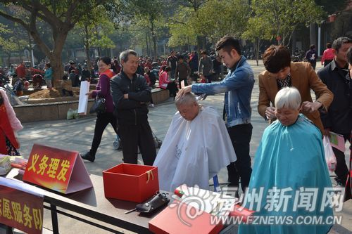 迎接学雷锋纪念日 福州各地纷纷开展学雷锋活