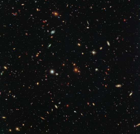 哈勃拍宇宙深处:上万星云绚烂洒落在漆黑太空