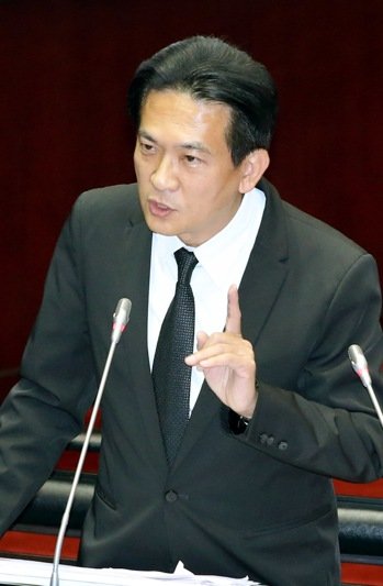 民进党台南市"立委"林俊宪,上任不到两个月已提42案.