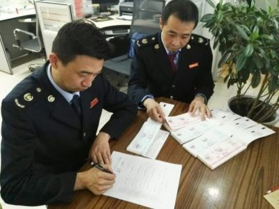 兰州城关区警税联动查获假发票500份