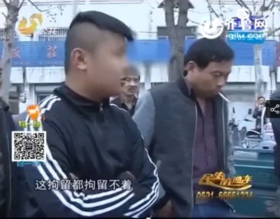 少年开车喊话交警图片_WWW.66152.COM