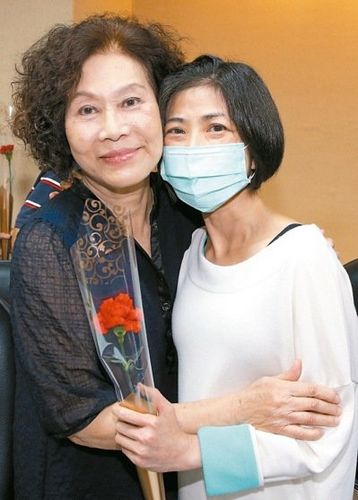 台灣71歲媽媽捐腎救女女兒：她給我第2次生命