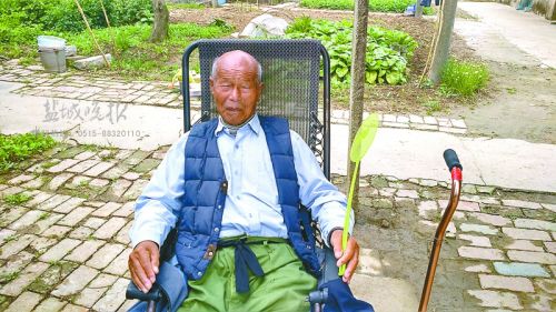 盐城老人喜过百岁生日 每天都吃醋泡花生米