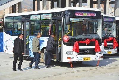 兰州西固区首条城乡公交线201路开通运营