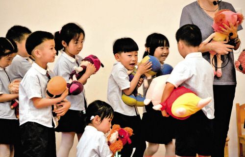 幼教课堂 培育弟妹情感