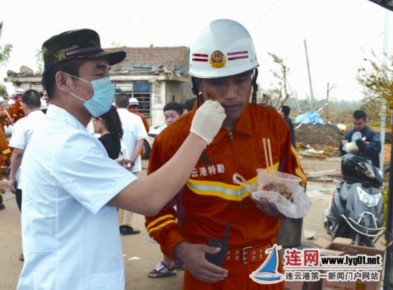 连云港消防官兵驰援盐城阜宁首战告捷