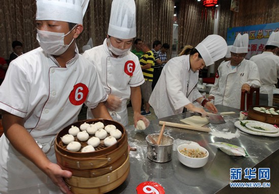 江苏南通餐饮职工比拼中式面点制作技能