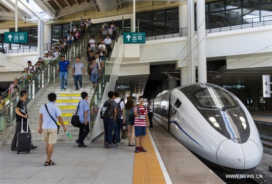 The station, which is the railway junction with the largest scale and the most advanced facilities in Xinjiang, was put into use on Friday.