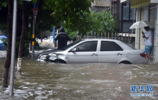 台风电母来袭 海南迎强降雨大风天气