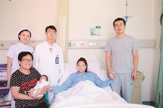 生娃时痛得受不了 产妇一口咬破男医生大腿(图