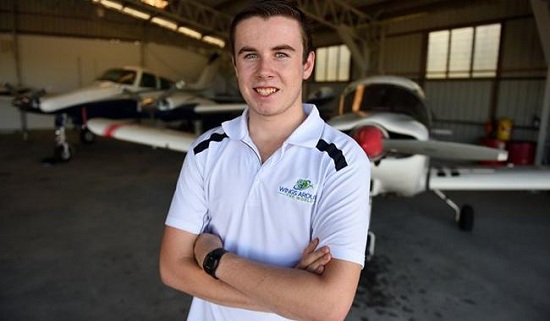 澳18岁少年缔造驾机环球飞行最年轻飞行员纪