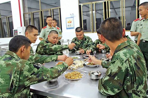 9月10日,2016年首批新兵抵达驻宜武警8692部队,开启军营生活.