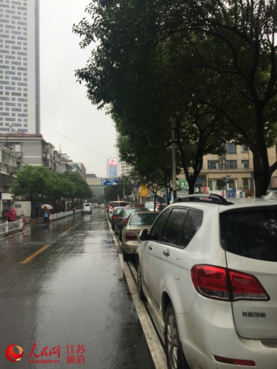年底前南京各区将分别打造至少10个街巷停车