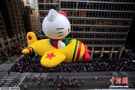 纽约举行感恩节大游行 巨型充气玩偶引围观