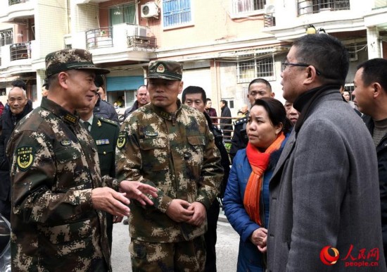 武警部队在福州住宅楼火灾火灾现场全力抢险