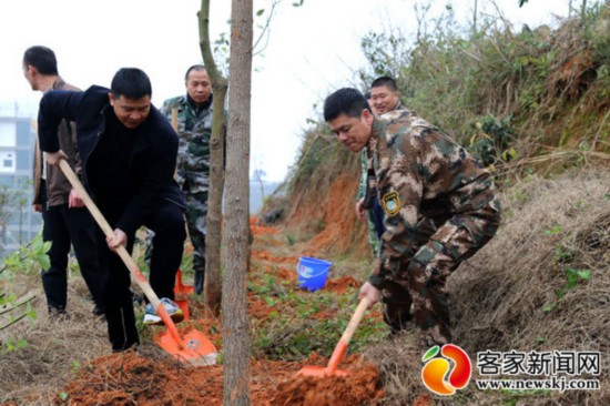 节后上班第一天:赣州干群热情工作庆新春