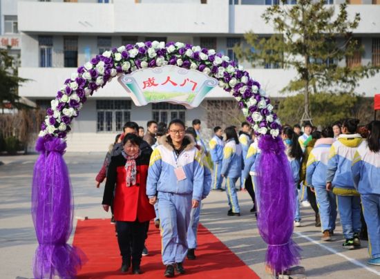 淮安洪泽湖高级中学举行十八岁成人仪式