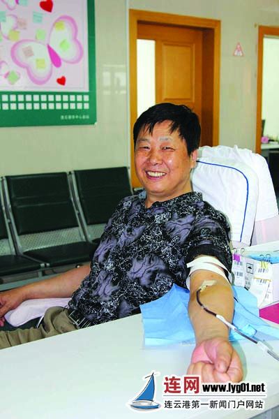 连云港男子19年献血逾万毫升 用行动诠大爱