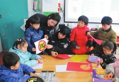 南通海安民警为幼儿园小朋友上法治教育课