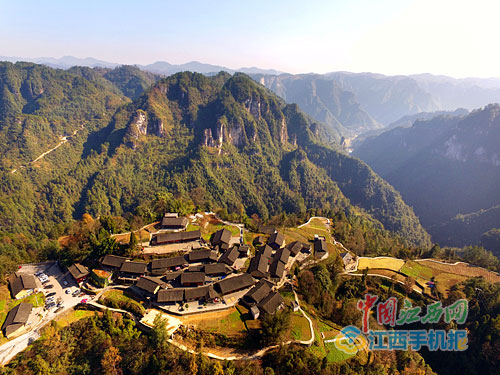 湖南省湘西土家族苗族自治州花垣县十八洞村.