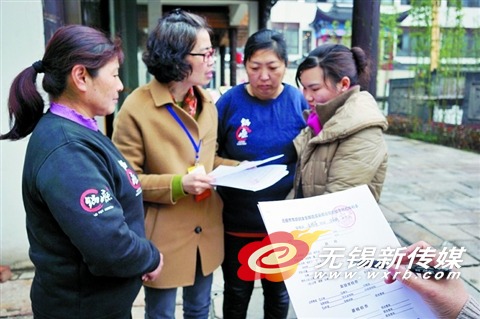 外来人口在龙岗登记_深圳市不动产登记中心内,等待办理业务的市民表情各异(2)