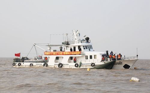 上海海警联合驻地涉海部门开展"长江口水域 九段沙之春"联合执法系列