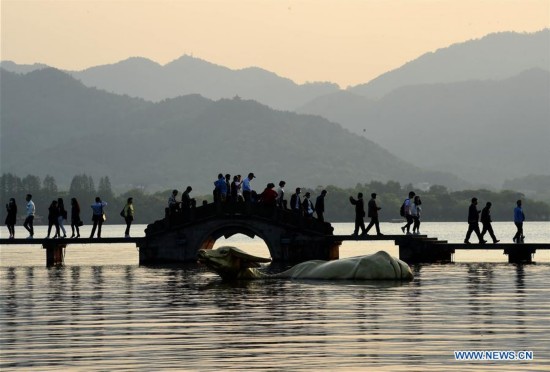 CHINA-HANGZHOU-WEST LAKE-SUNSET (CN)