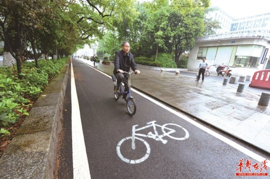 自行车专用道亮相长沙韶山北路