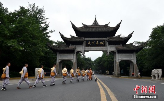 峨眉山市有多少人口_国庆临近 峨眉山率先开启金秋朝圣之旅(2)