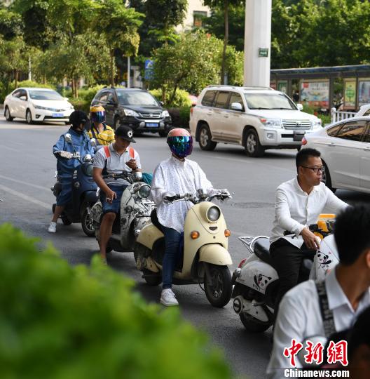 广西南宁 高烧 不退 市民 全副武装 出行(图)