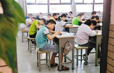 孩子上私立学校都傻了