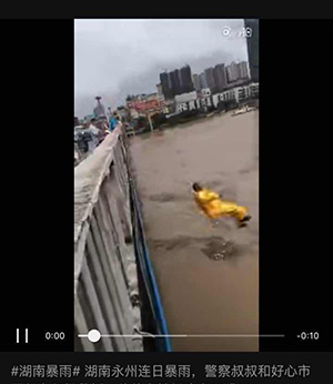 7月谣言传播榜首:女子拍洪灾时孩子落水