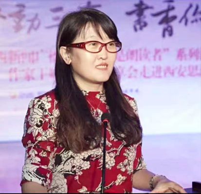 王妹英:把拖拉机开进文学圣殿的女作家