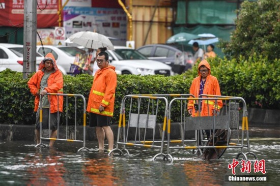 台风玛娃携大暴雨来袭 广州多区暴雨红色预警