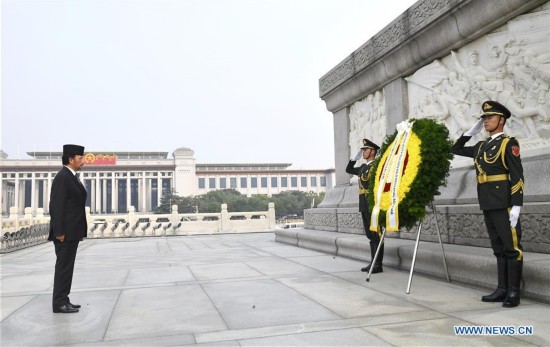 CHINA-BEIJING-BRUNEI-SULTAN-MONUMENT-TRIBUTE (CN)