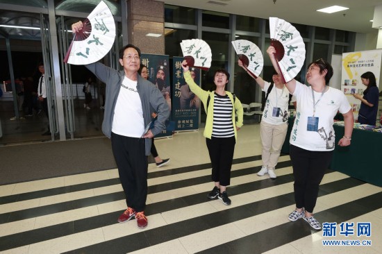 戏曲进校园 豫剧名家李树建走进到北大清华