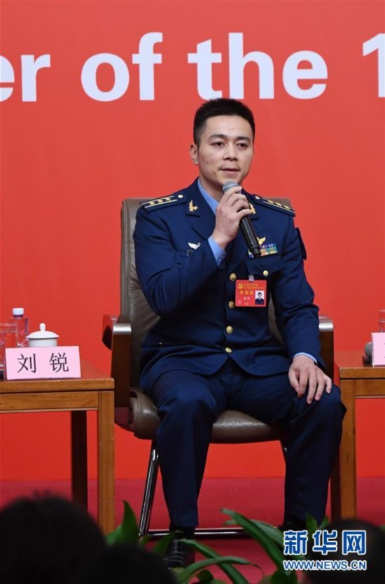 （十九大）（10）十九大新聞中心舉行“中國特色強軍之路邁出堅定步伐”集體採訪