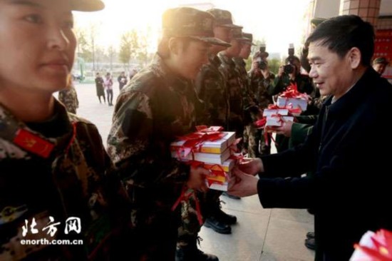 天津出版发行小分队送十九大学习读物进基层