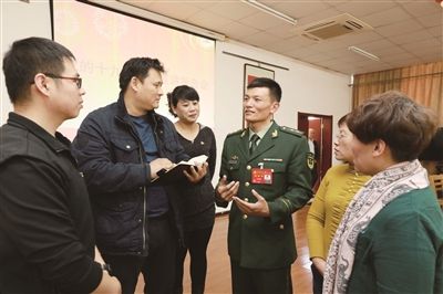 十九大代表与驻地基层干部分享学习十九大精神