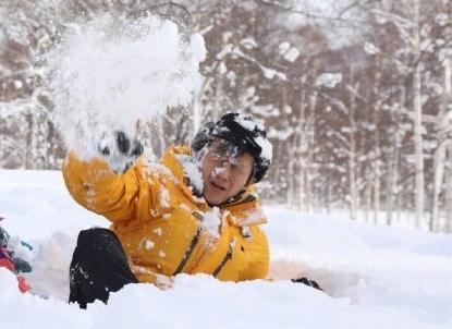 孙俪携家人滑雪庆元旦 邓超惨遭打脸