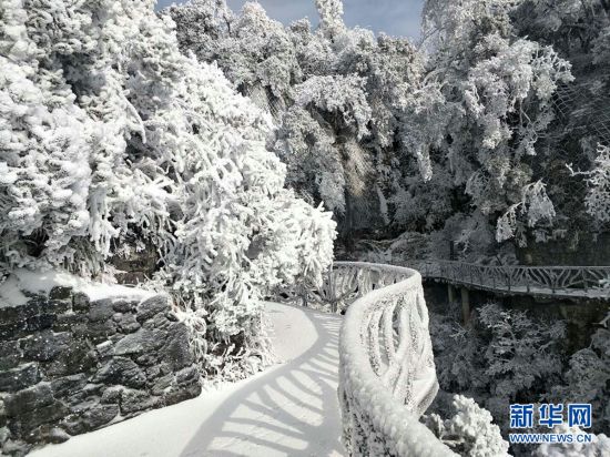 湖南天门山:银装素裹若仙境