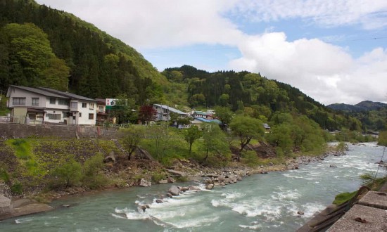 面临人口萎缩压力 日本一村庄发行男青年日历